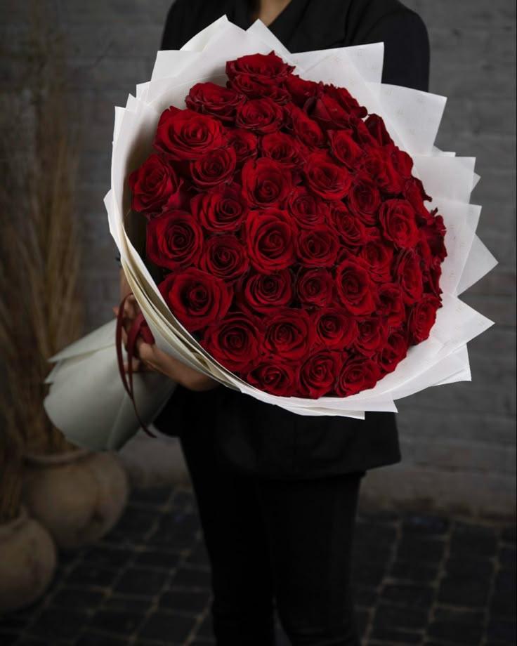 Crimson Rhapsody: Deep Love Symphony